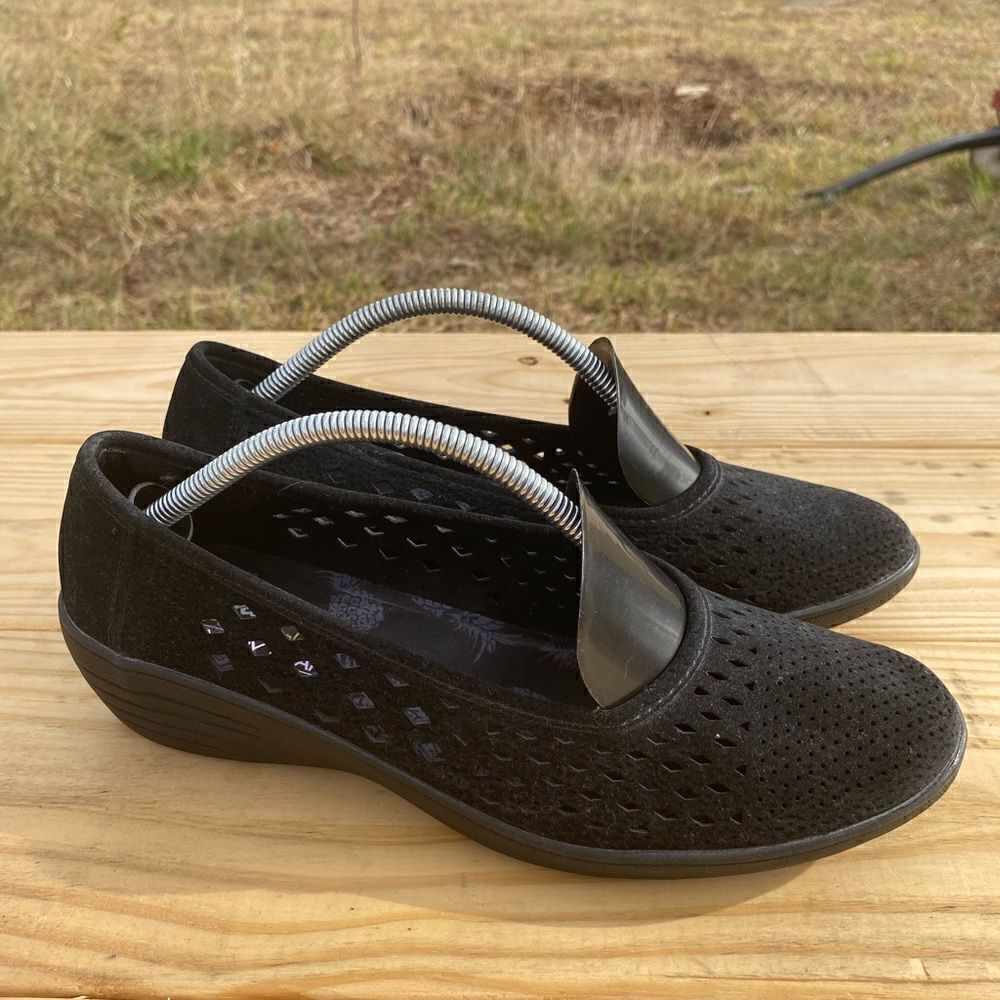 ✅Skechers Kiss Laser-Cut Skimmer Wedges Black